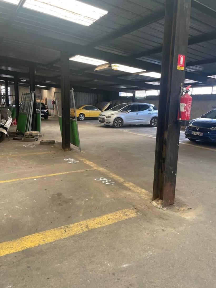 Immeuble avec 40 places de Parking à Vendre, Centre-ville de Nîmes