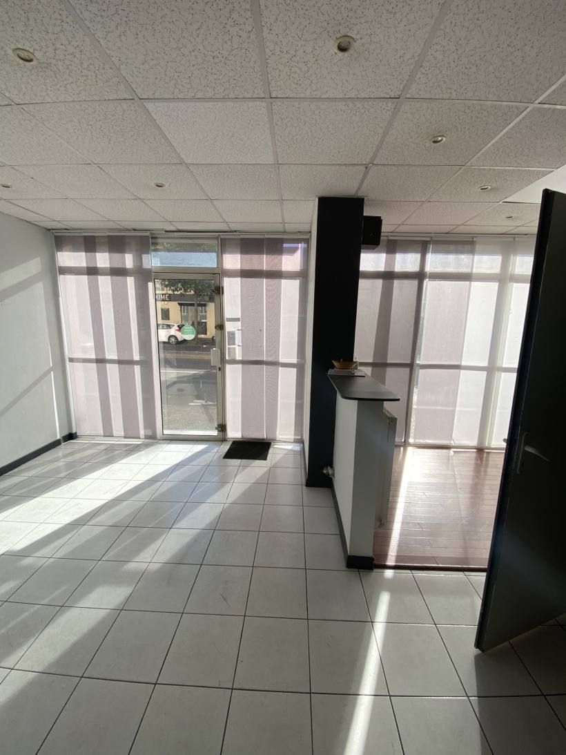 À LOUER, Local professionnel 80 m², Avenue Georges Pompidou, Nîmes
