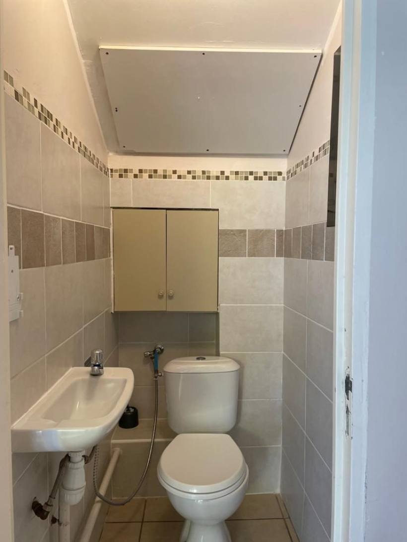 LOCATION, LOCAL COMMERCIAL RÉNOVÉ À NÎMES