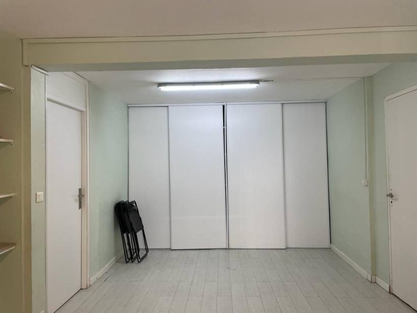 LOCATION, LOCAL COMMERCIAL RÉNOVÉ À NÎMES