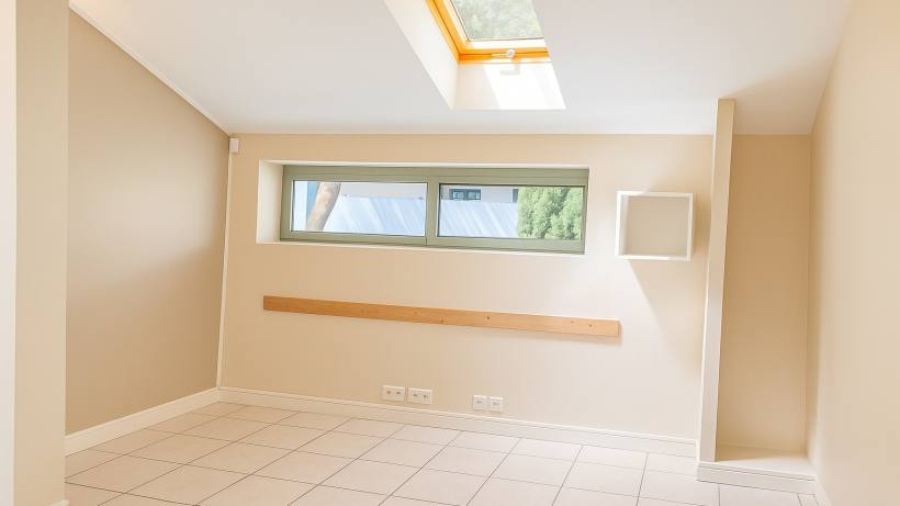 LOCATION, LOCAL COMMERCIAL RÉNOVÉ À NÎMES