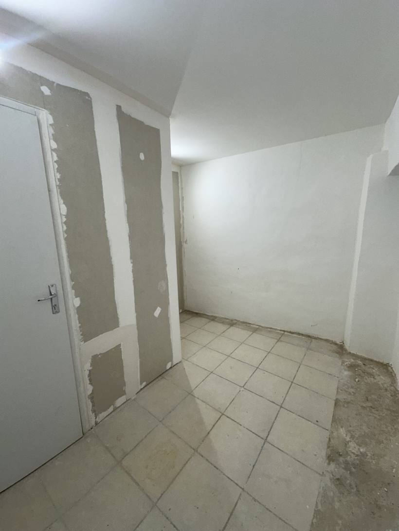 Vente local 7m² Ecusson