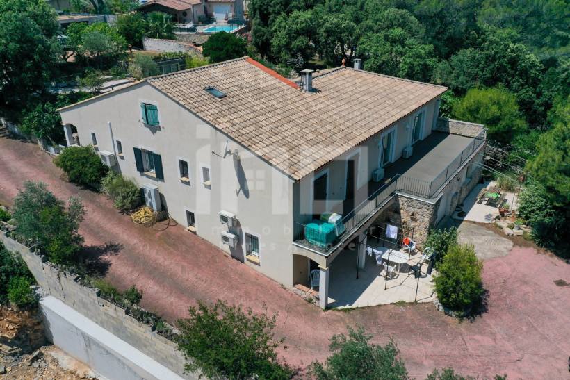 Nîmes, Villa + 2 gîtes et maison à finir
