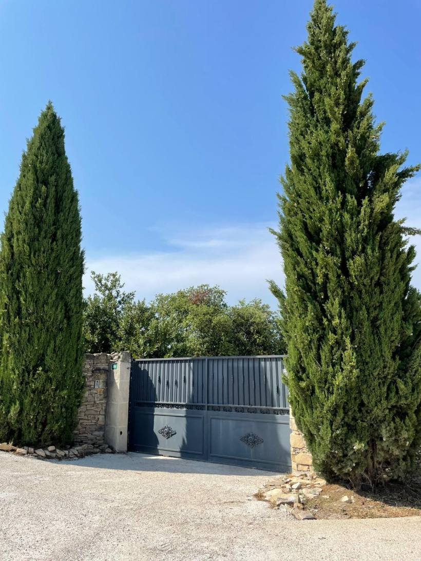 Nîmes, Villa + 2 gîtes et maison à finir