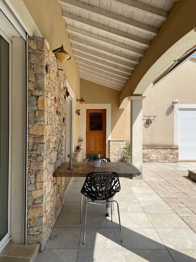 Nîmes, Villa + 2 gîtes et maison à finir